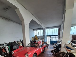 Laboratorio in Vendita a Massa, 300'000€, 381 m²