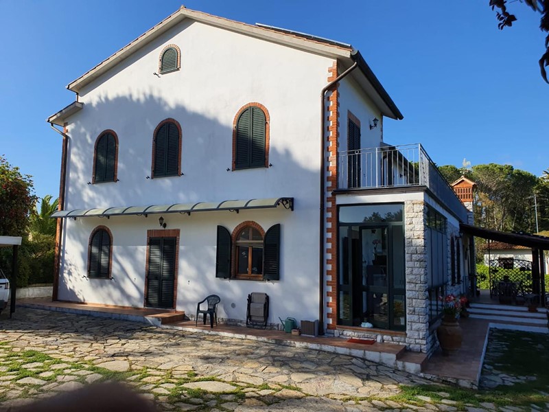 Villa in Vendita a Livorno, 10'000&euro;, 550 m², con Box
