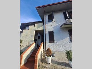 Bilocale in Vendita a Seravezza, zona Querceta, 180'000&euro;, 50 m², arredato