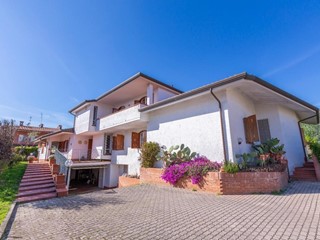 Villa in Vendita a Pietrasanta, 1'000'000€, 600 m²