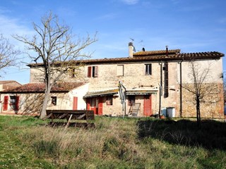 Casale in Vendita a Monteriggioni, 620'000€, 530 m²