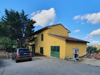 Casa Indipendente in Vendita a Vinci, 265'000€, 165 m², con Box