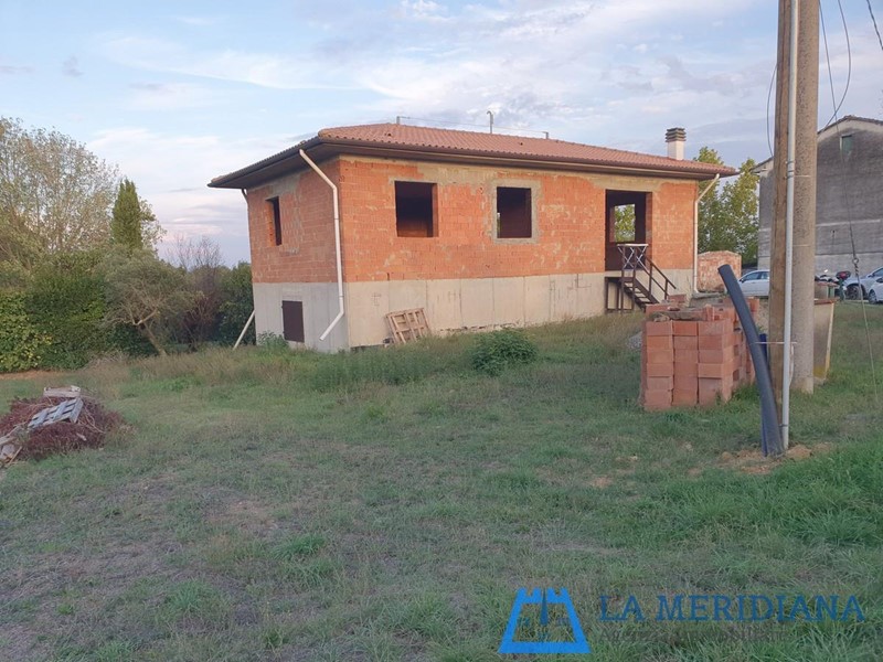 Casa Indipendente in Vendita a Fucecchio, 120'000€, 180 m², con Box