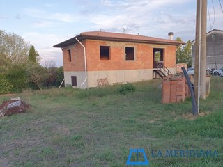 Casa Indipendente in Vendita a Fucecchio, 120'000€, 180 m², con Box