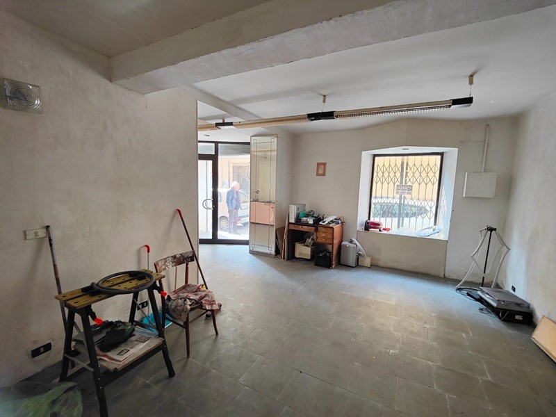 Immobile commerciale in Vendita a Carrara, zona Avenza, 45'000€, 40 m²