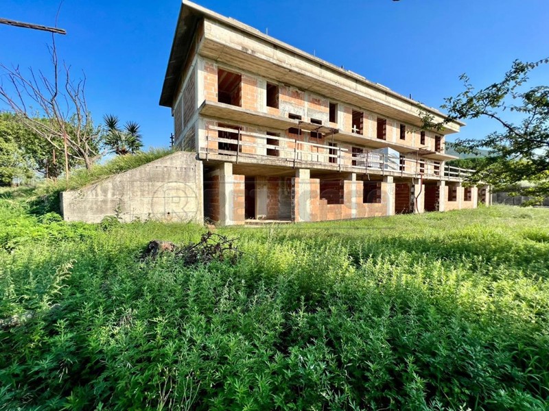 Villetta a schiera in Vendita a Castel San Giorgio, 300 m², con Box