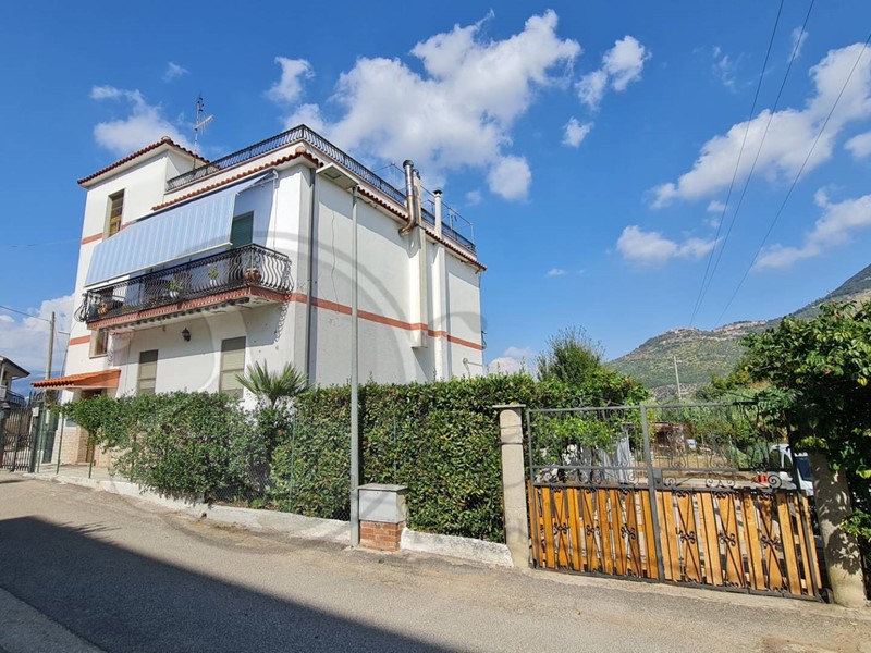 Casa Indipendente in Vendita a Priverno, 185'000€, 300 m²