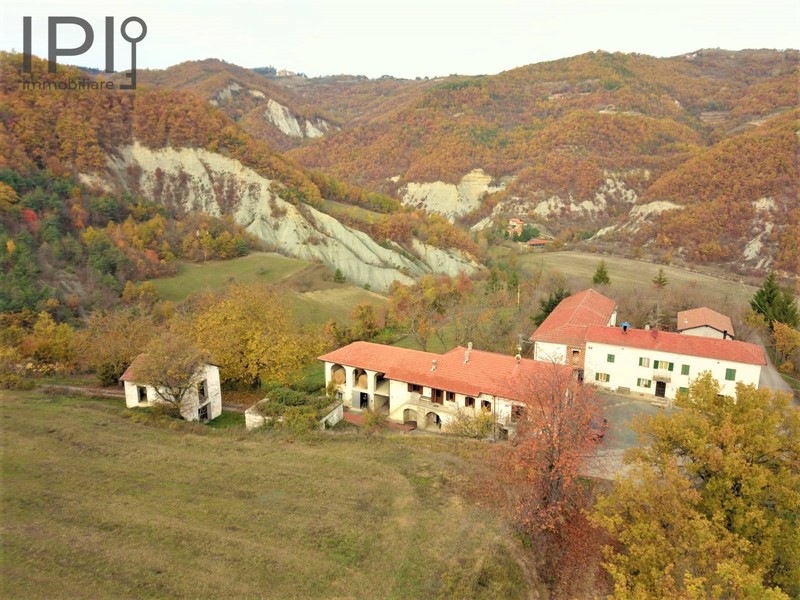 Rustico in Vendita a Roccaverano, zona Ourano, 180'000€, 350 m²