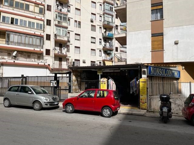 Immobile commerciale in Affitto a Palermo, zona S.Erasmo, 1'600€, 145 m²
