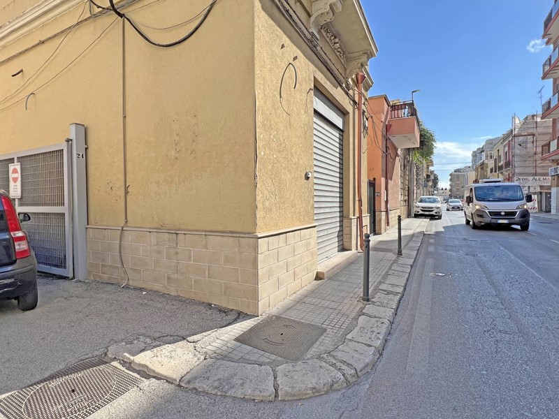 Attività commerciale in Vendita a Brindisi, zona Zona Centro, 99'000€, 220 m²