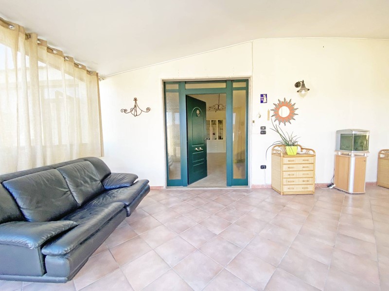 Casa Indipendente in Vendita a Brindisi, zona La Rosa, 369'000€, 262 m²