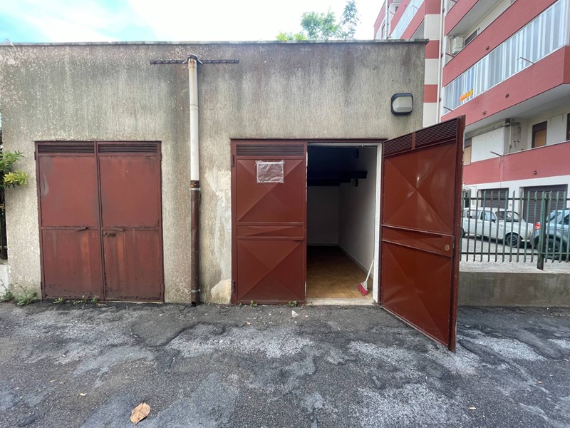 Box in Vendita a Brindisi, zona Zona Sant'Angelo, 13'000€, 13 m²