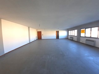 Ufficio in Affitto a Capannori, 1'000€, 110 m²
