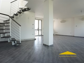 Ufficio in Vendita a Massa, 160'000&euro;, 80 m²