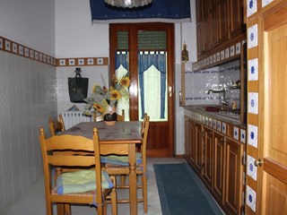 Appartamento in Vendita a Belmonte Mezzagno, 115'000€, 205 m²