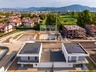 Appartamento in Vendita a San Zeno Naviglio, 339'000€, 134 m², con Box