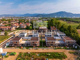 Appartamento in Vendita a San Zeno Naviglio, 319'000€, 125 m², con Box