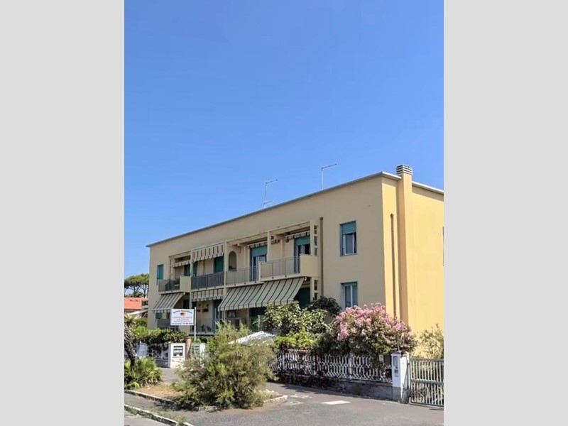 Quadrilocale in Vendita a Massa, zona Ronchi, 240'000€, 65 m²