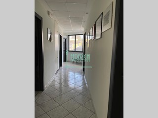 Ufficio in Vendita a Lucca, zona Arancio, 250'000€, 150 m²