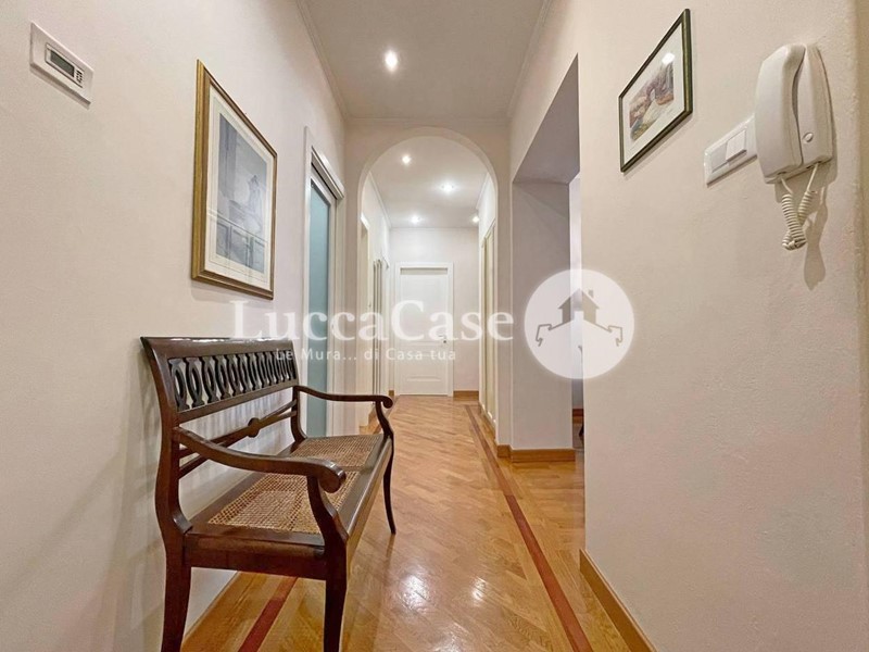 Appartamento in Vendita a Lucca, zona Sant'Anna, 320'000€, 120 m², con Box