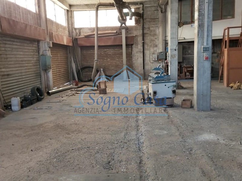 Capannone in Vendita a Luni, 225'000€, 220 m²