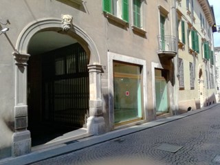 Immobile commerciale in Affitto a Verona, zona Verona (VR), 2'800€, 87 m²