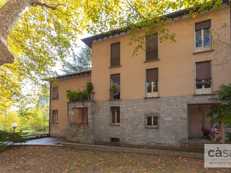 Villa in Vendita a Varese, 630'000€, 580 m²