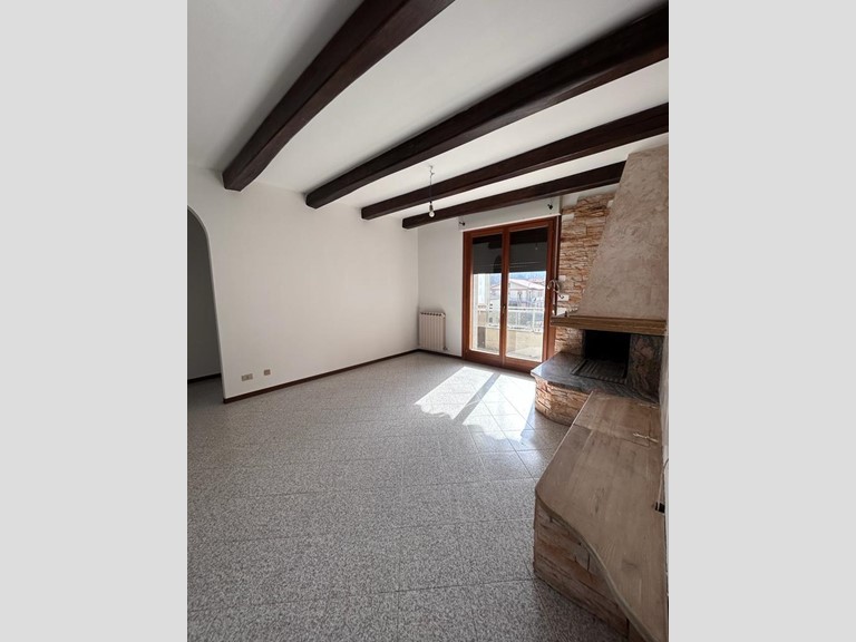 Appartamento in Vendita a Aulla, zona Serricciolo, 120'000€, 110 m², con Box