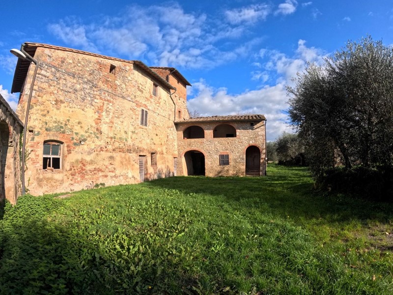 Casa di corte in Vendita a Colle di Val D'Elsa, zona Quartaia, 490'000&euro;, 680 m², con Box