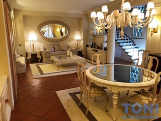 Villa in Vendita a Fucecchio, 650'000€, 400 m², con Box