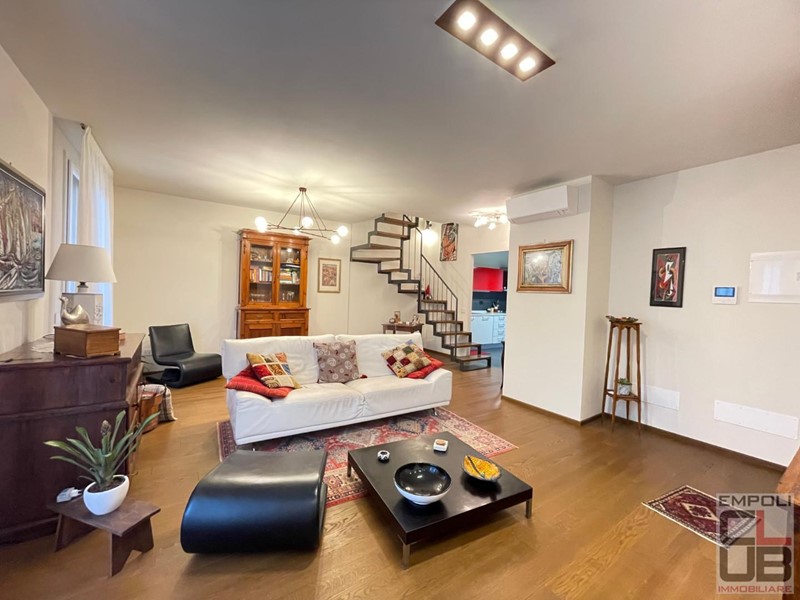 Villa bifamiliare in Vendita a Capraia e Limite, 325'000€, 120 m², con Box