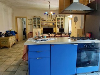 Quadrilocale in Vendita a Massa, zona Pariana, 95'000€, 75 m²