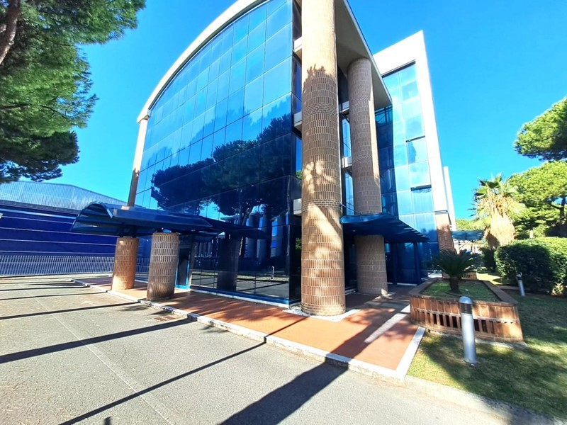 Immobile commerciale in Vendita a Massa, zona Marina di Massa, 239'000€, 160 m²