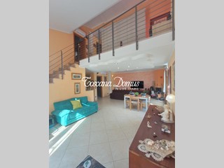 Villetta a schiera in Vendita a Monteriggioni, zona Strove, 580'000€, 235 m², arredato, con Box