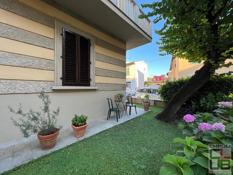 Villa in Vendita a Castelfiorentino, 470'000€, 300 m², arredato, con Box