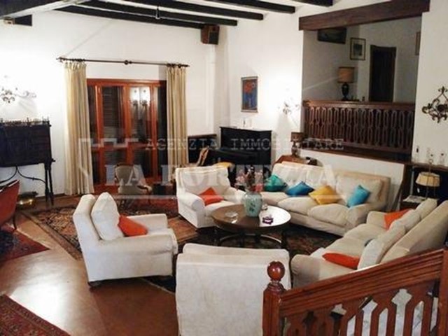 Villa in Vendita a Pisa, 640'000€, 370 m², con Box