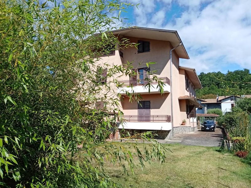 Villa in Vendita a Licciana Nardi, zona Monti, 365'000€, 320 m²