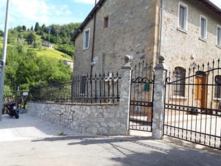 Casale in Vendita a Castelnuovo di Garfagnana, 260'000&euro;, 200 m²