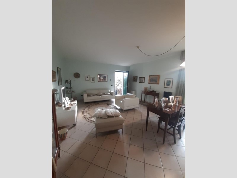 Villa bifamiliare in Vendita a Carrara, 370'000€, 200 m², arredato