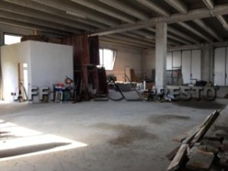 Capannone in Vendita a Lucca, zona Arancio, 1'350'000€, 1000 m²