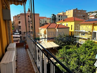 Appartamento in Vendita a Taggia, zona Arma Di Taggia, 239'000€, 90 m², arredato