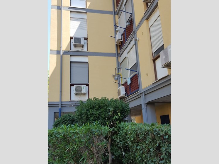 Appartamento in Vendita a Taranto, zona QUARTIERE PAOLO VI - P.ZZA BRODOLINI, 65'000€, 110 m²