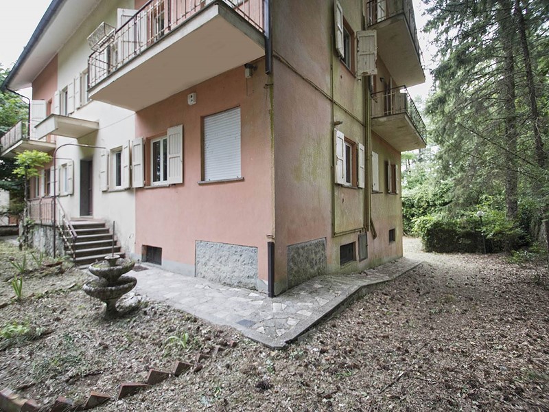 Appartamento in Vendita a Viterbo, zona San Martino al Cimino, 195'000€, 576 m²