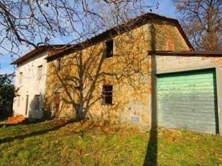 Casale in Vendita a Vinci, 360'000€, 440 m²