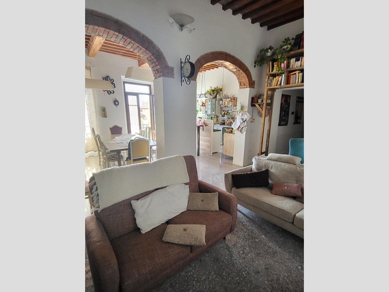 Appartamento in Vendita a Capannoli, zona San Pietro In Belvedere, 248'000€, 160 m²