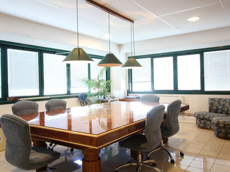 Ufficio in Affitto a Cascina, 1'680€, 240 m²