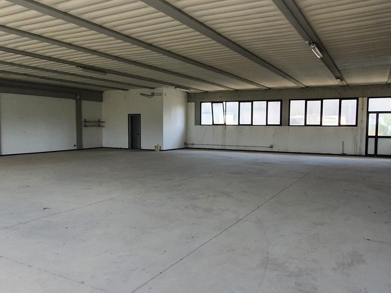 Capannone in Vendita a Vinci, 250'000€, 370 m²