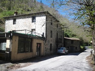 Attività commerciale in Vendita a Barga, 256'000&euro;, 180 m²