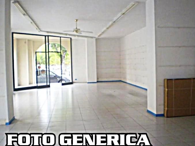 Immobile commerciale in Affitto a Carrara, zona Marina di Carrara, 700€, 42 m²