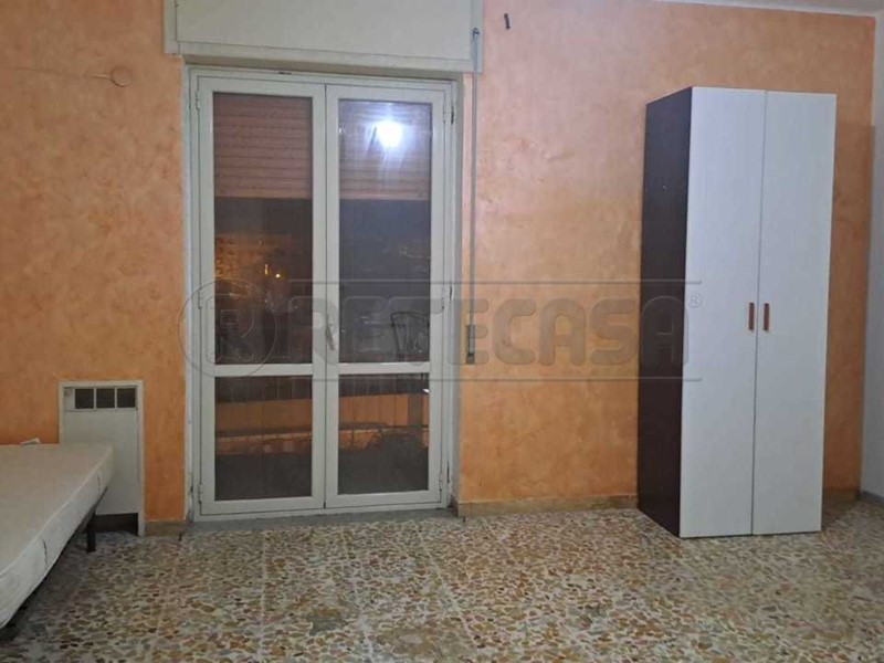 Appartamento in Vendita a Siracusa, zona ZECCHINO, 90'000€, 140 m²